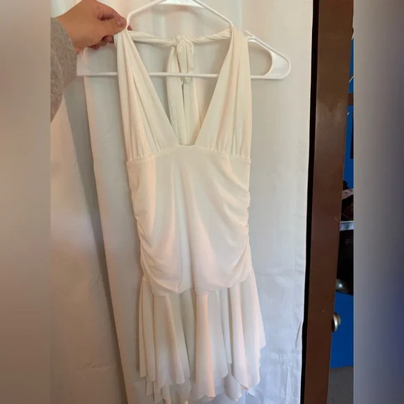 Elegant White Halter Dress - Picture 2 of 3